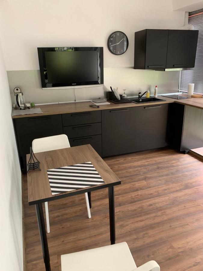 Lilia 3 Self-Check In Apartment With Hot Water Despite Prevention In The Neighborhood, Food And Drink Shop Open Until 10 Pm And Free Parking Area Next Ot 24 Hours Food And Drink Shop And Free Parking Area Sófia Exterior foto